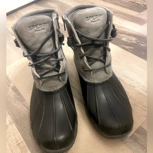 Sperry Saltwater Duck Boots. Gray/Black. Women’s Size 8. New. Waterproof.